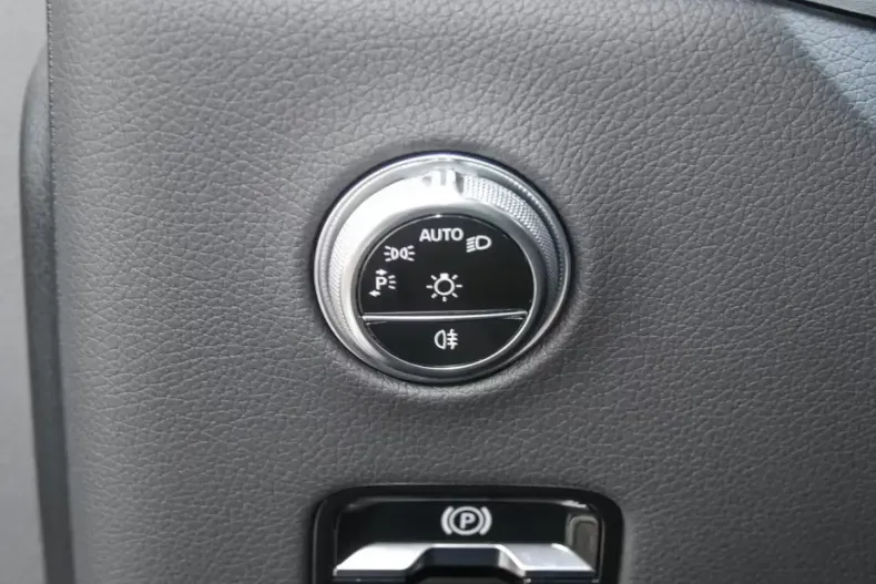 Mercedes-Benz GLC 200 din 2023 cu 47.829 km - oferta MER107044 - foto 9