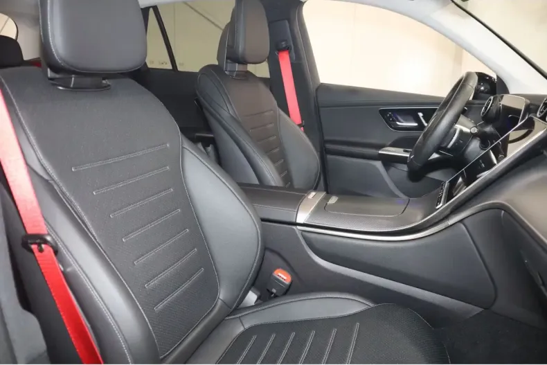 Mercedes-Benz GLC 200 din 2023 cu 42.280 km - oferta MER107045 - foto 8