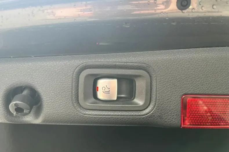 Mercedes-Benz E 300 din 2023 cu 25.968 km - oferta MER107067 - foto 10