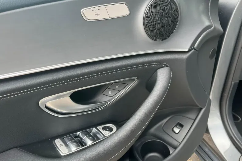 Mercedes-Benz E 300 din 2023 cu 25.968 km - oferta MER107067 - foto 13