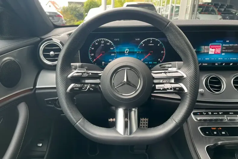 Mercedes-Benz E 300 din 2023 cu 25.968 km - oferta MER107067 - foto 14