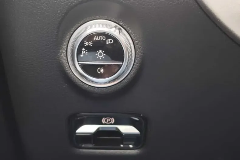 Mercedes-Benz C 180 din 2022 cu 24.000 km - oferta MER107075 - foto 26