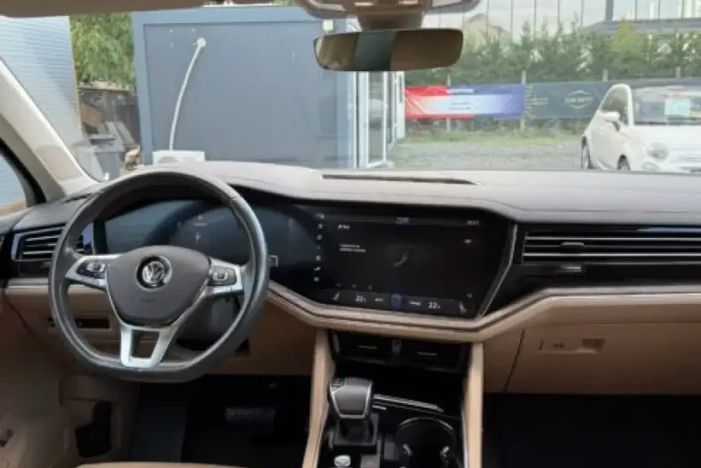 Volkswagen Touareg din 2025 cu 116.000 km - oferta VOL107081 - foto 9