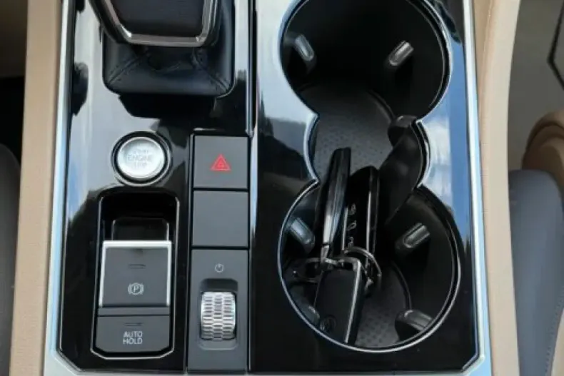 Volkswagen Touareg din 2025 cu 116.000 km - oferta VOL107081 - foto 11