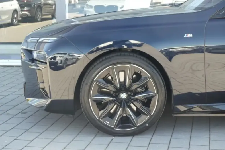 BMW i7 din 2023 cu 17.200 km - oferta BMW107102 - foto 3