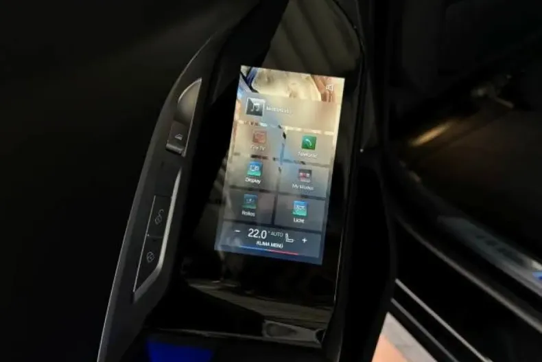 BMW i7 din 2023 cu 17.200 km - oferta BMW107102 - foto 10