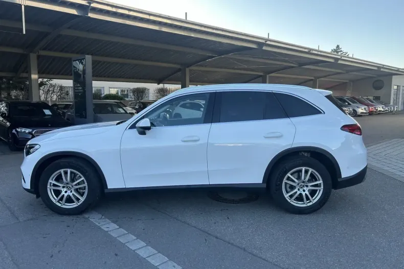 Mercedes-Benz GLC 200 din 2024 cu 14.237 km - oferta MER107107 - foto 3