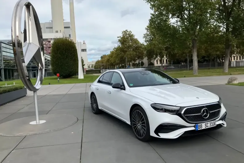 Mercedes-Benz E 400 din 2024 cu 43.000 km - oferta MER107109 - foto 1