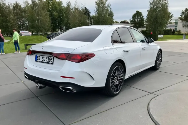 Mercedes-Benz E 400 din 2024 cu 43.000 km - oferta MER107109 - foto 4