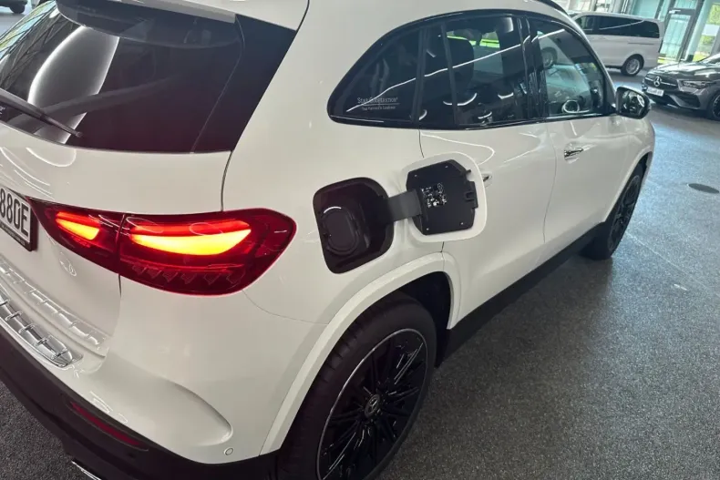 Mercedes-Benz GLA 250 din 2024 cu 30.000 km - oferta MER107114 - foto 5