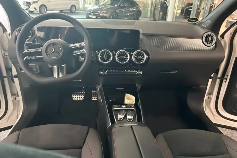 Mercedes-Benz GLA 250 din 2024 cu 30.000 km - oferta MER107114 - foto 9