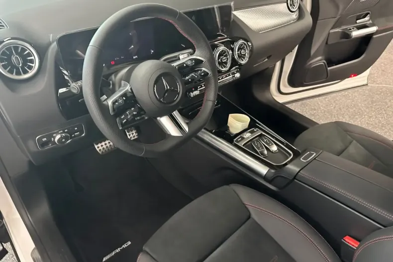 Mercedes-Benz GLA 250 din 2024 cu 30.000 km - oferta MER107114 - foto 10