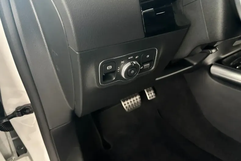 Mercedes-Benz GLA 250 din 2024 cu 30.000 km - oferta MER107114 - foto 12