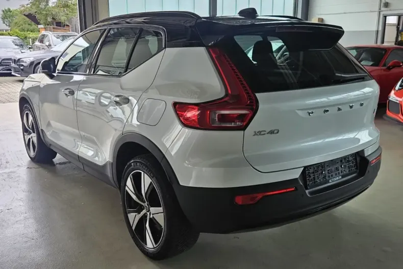 Volvo XC40 din 2022 cu 49.500 km - oferta VOL107146 - foto 4