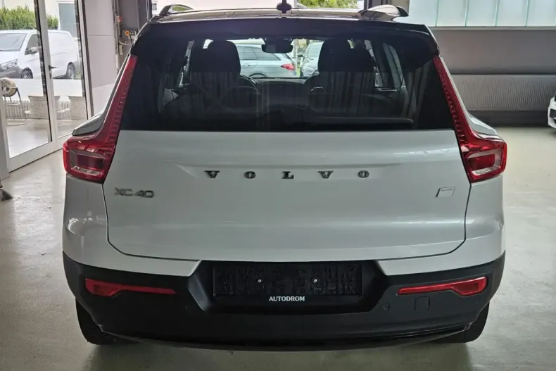 Volvo XC40 din 2022 cu 49.500 km - oferta VOL107146 - foto 5