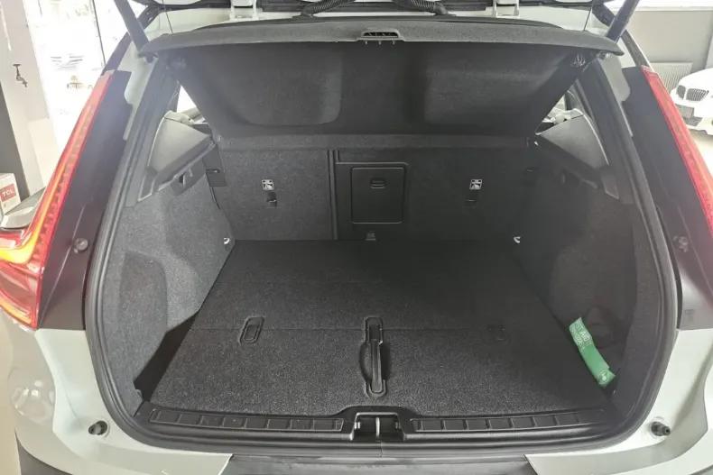 Volvo XC40 din 2022 cu 49.500 km - oferta VOL107146 - foto 8