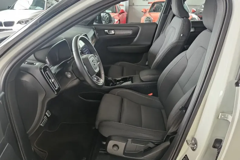 Volvo XC40 din 2022 cu 49.500 km - oferta VOL107146 - foto 9