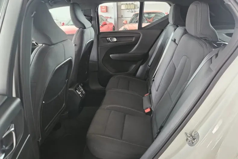 Volvo XC40 din 2022 cu 49.500 km - oferta VOL107146 - foto 11