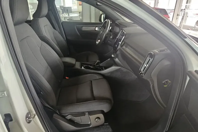 Volvo XC40 din 2022 cu 49.500 km - oferta VOL107146 - foto 13