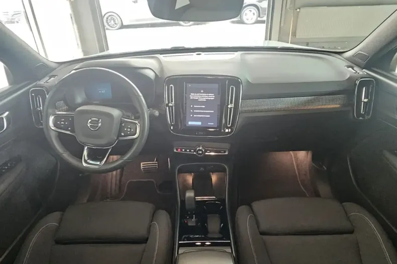 Volvo XC40 din 2022 cu 49.500 km - oferta VOL107146 - foto 17