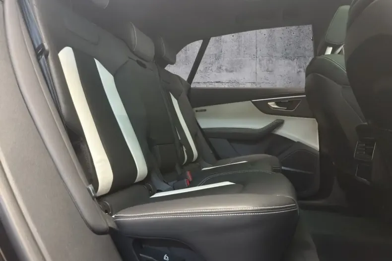 Audi Q8 din 2024 cu 21.600 km - oferta AUD107147 - foto 9