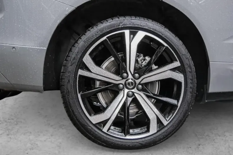 Volvo XC60 din 2024 cu 26.350 km - oferta VOL107151 - foto 3