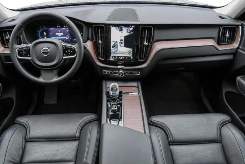 Volvo XC60 din 2024 cu 26.350 km - oferta VOL107151 - foto 6