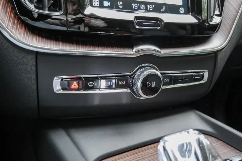 Volvo XC60 din 2024 cu 26.350 km - oferta VOL107151 - foto 12