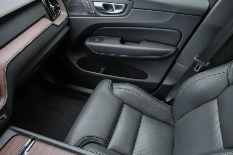 Volvo XC60 din 2024 cu 26.350 km - oferta VOL107151 - foto 14