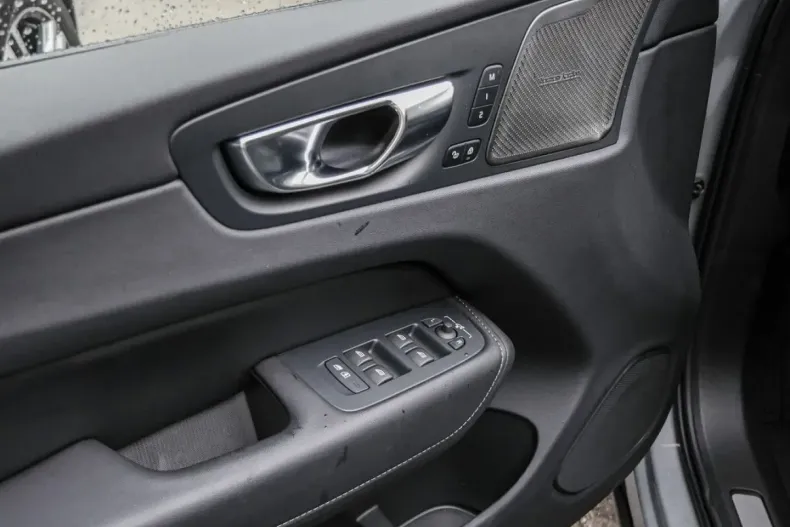 Volvo XC60 din 2024 cu 26.350 km - oferta VOL107151 - foto 17