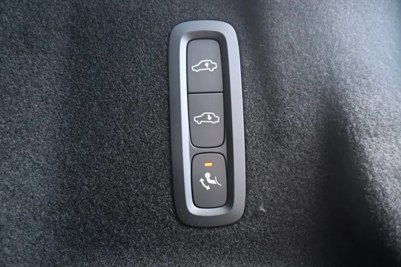 Volvo XC60 din 2024 cu 21.000 km - oferta VOL107152 - foto 17