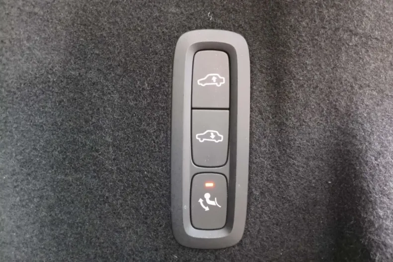 Volvo XC60 din 2021 cu 56.700 km - oferta VOL107153 - foto 6