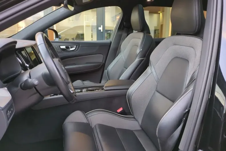 Volvo XC60 din 2021 cu 56.700 km - oferta VOL107153 - foto 8