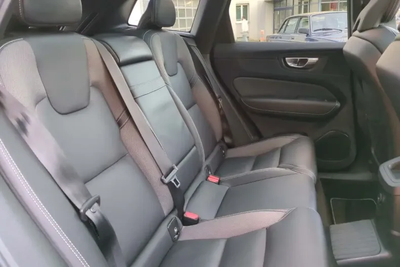 Volvo XC60 din 2021 cu 56.700 km - oferta VOL107153 - foto 10