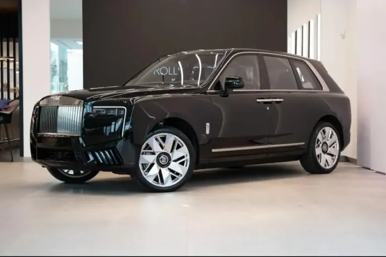 Rolls-Royce Cullinan din 2024 cu 6.000 km - oferta ROL107194 - foto 1