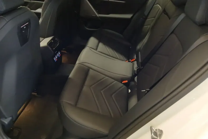 BMW 520 din 2024 cu 15.830 km - oferta BMW107200 - foto 13