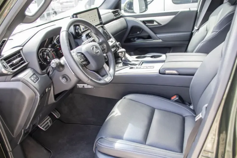 Lexus LX 600 din 2024 cu 14.800 km - oferta LEX107249 - foto 5