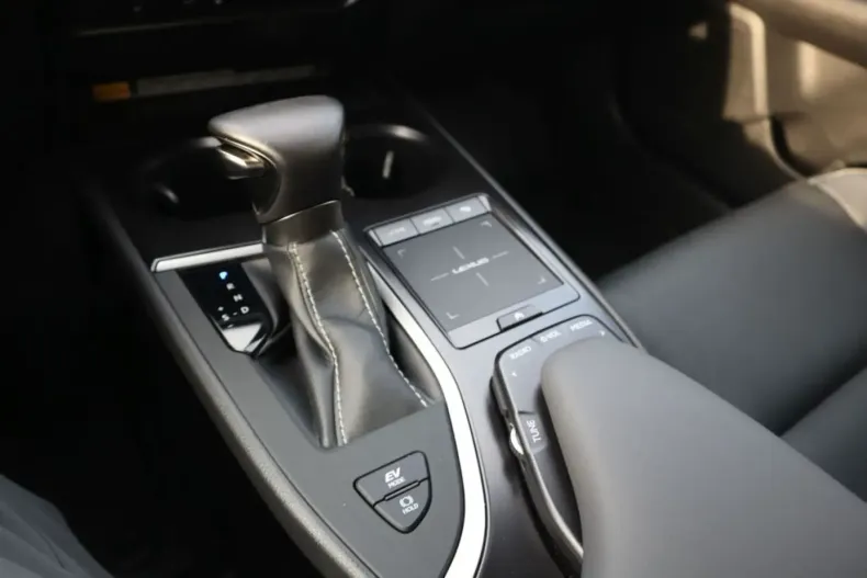 Lexus UX din 2022 cu 15.481 km - oferta LEX107251 - foto 22