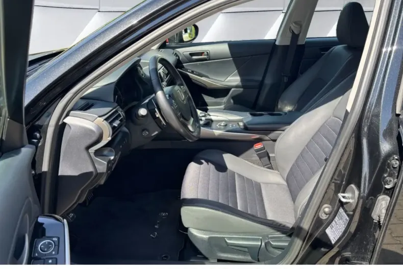 Lexus IS 300 din 2020 cu 44.500 km - oferta LEX107253 - foto 7