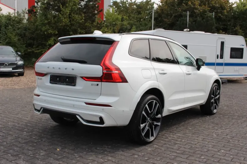 Volvo XC60 din 2024 cu 26.200 km - oferta VOL107259 - foto 3