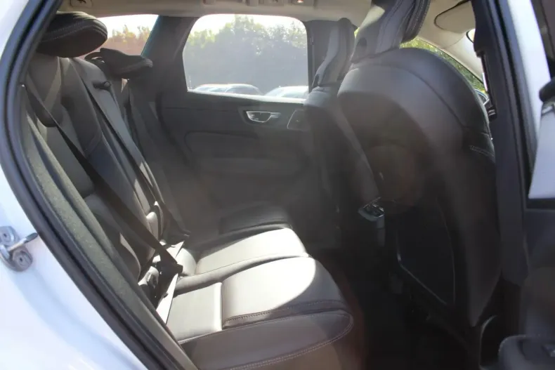 Volvo XC60 din 2024 cu 26.200 km - oferta VOL107259 - foto 8