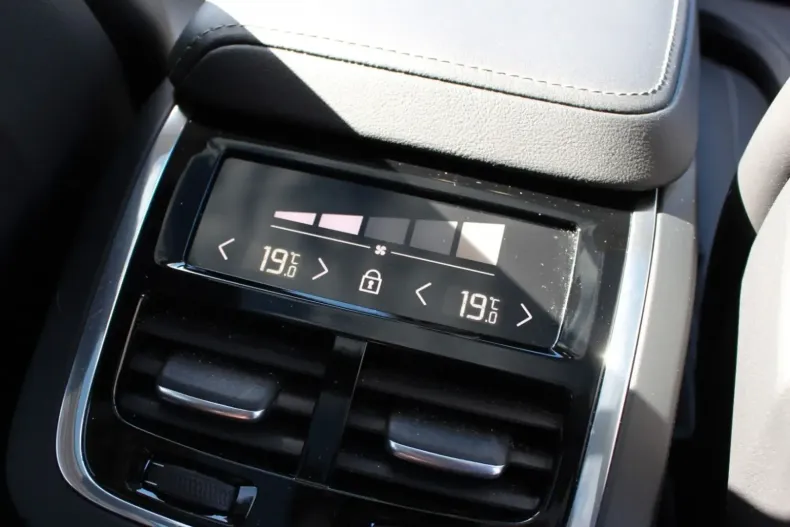 Volvo XC60 din 2024 cu 26.200 km - oferta VOL107259 - foto 10