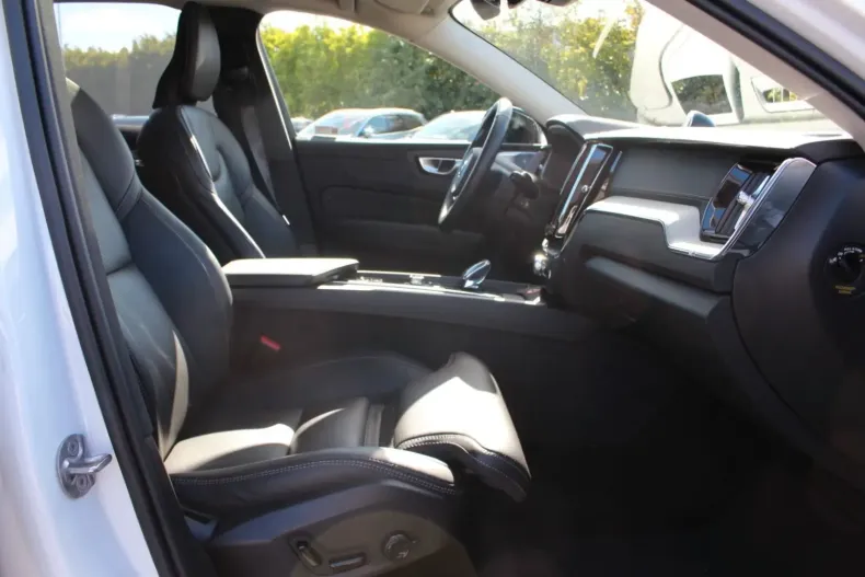 Volvo XC60 din 2024 cu 26.200 km - oferta VOL107259 - foto 13