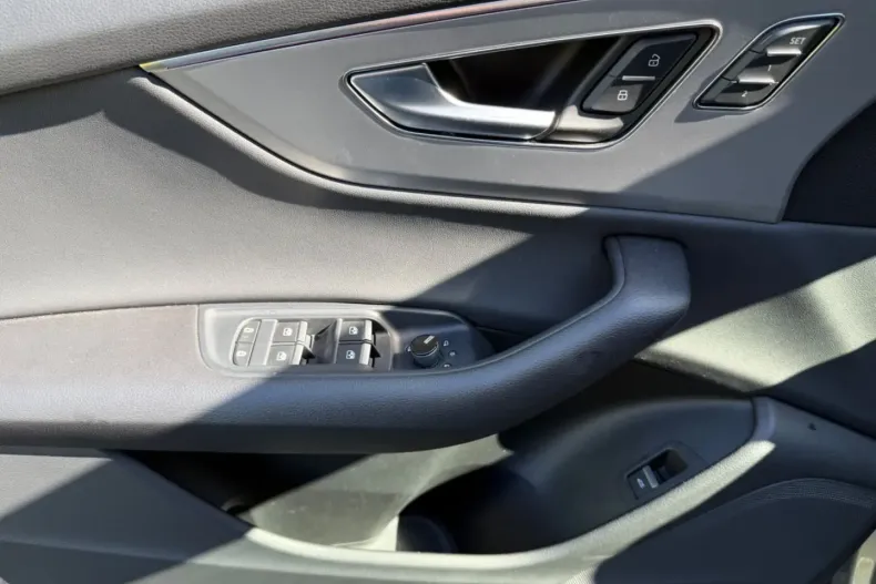 Audi Q8 din 2023 cu 39.900 km - oferta AUD107263 - foto 13