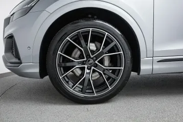 Audi Q8 din 2024 - oferta AUD107267