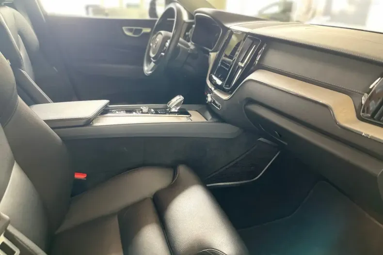 Volvo XC60 din 2020 cu 109.590 km - oferta VOL107294 - foto 13