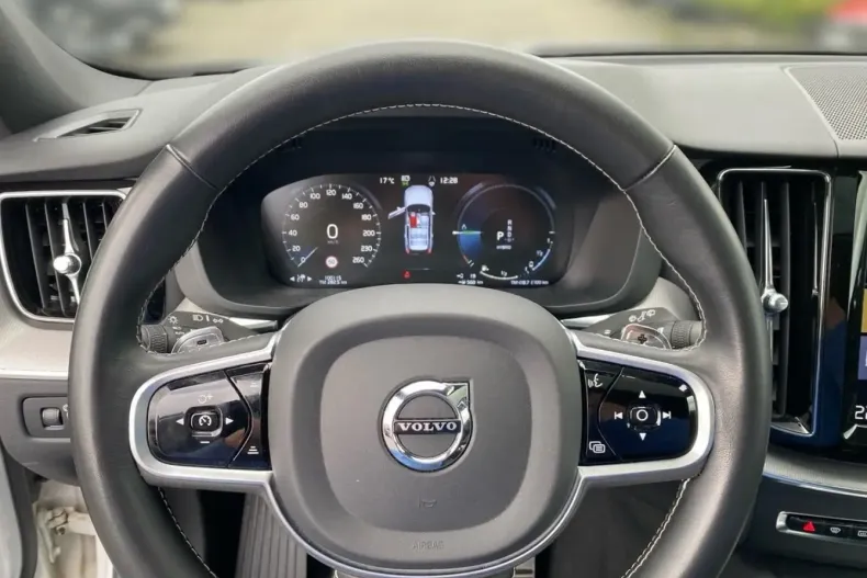 Volvo XC60 din 2020 cu 102.900 km - oferta VOL107296 - foto 8