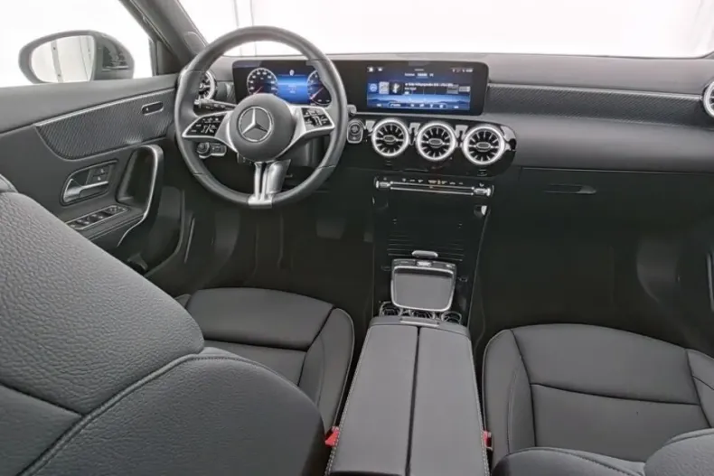 Mercedes-Benz A 200 din 2024 cu 13.000 km - oferta MER107321 - foto 6