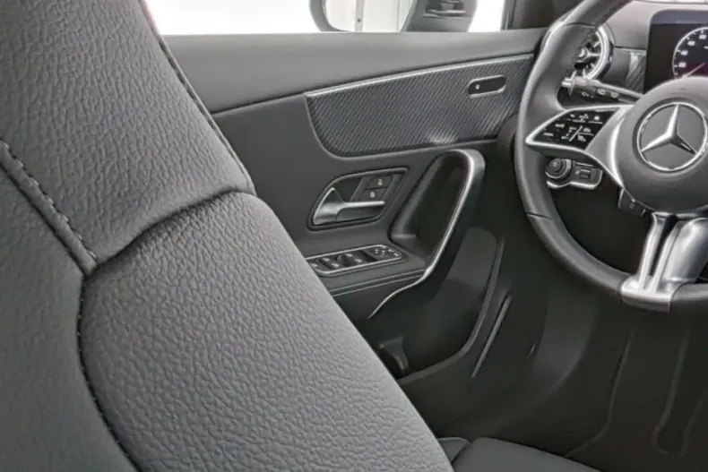 Mercedes-Benz A 200 din 2024 cu 13.000 km - oferta MER107321 - foto 9