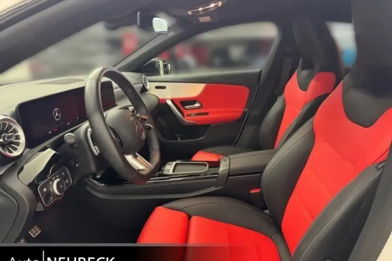 Mercedes-Benz CLA 220 din 2024 cu 19.750 km - oferta MER107336 - foto 11